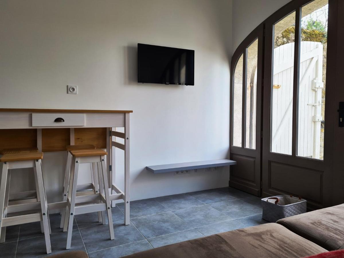 Вилла Le Petit Logis Blere Экстерьер фото